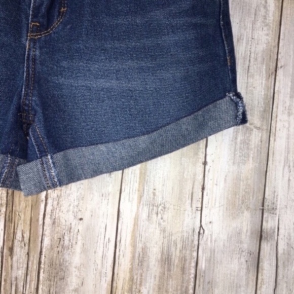Kids Levi’s Girlfriend Shorty Shorts - Picture 3 of 7